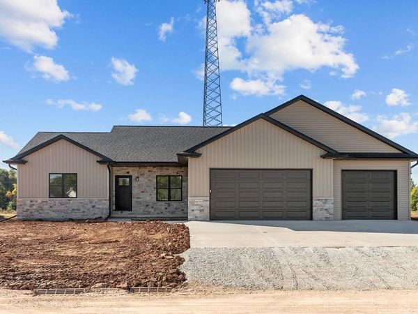 W5765 ROUNDSTONE PLACE, Menasha, WI 54952