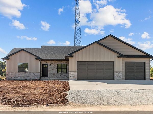 W5765 ROUNDSTONE PLACE, Menasha, WI 54952