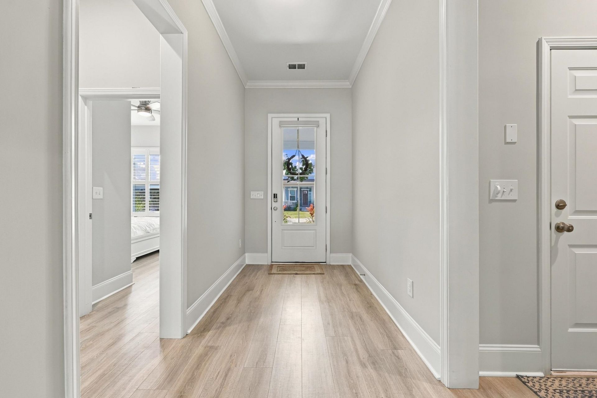 5038 Whitsett St. Photo 8