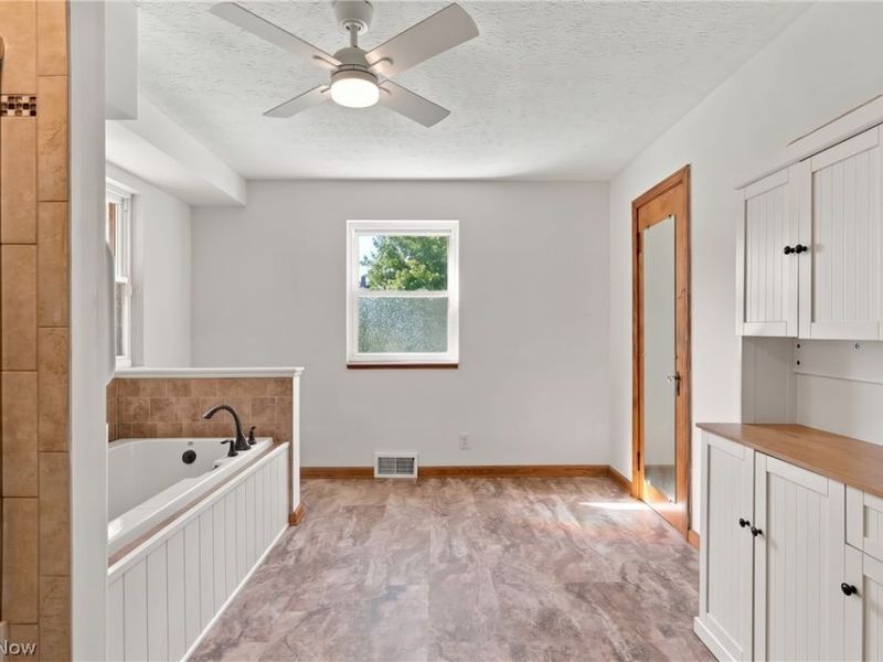 860 Meridian Street , Akron, OH 44310 Photo 11