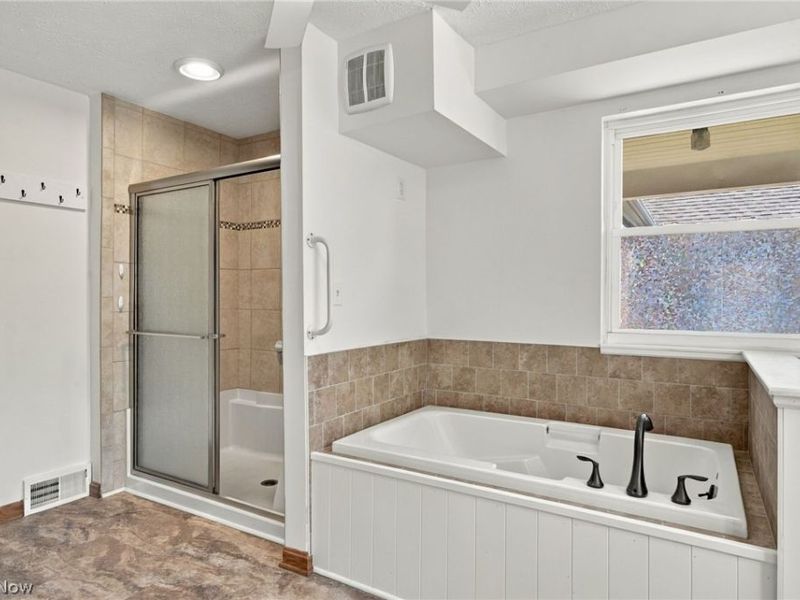 860 Meridian Street , Akron, OH 44310 Photo 12