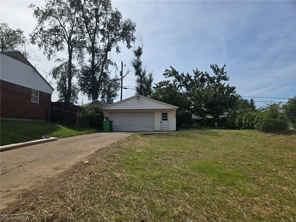 2518 Cathy Drive NE, Canton, OH 44705