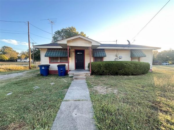 1312 N Shawnee Street , Ennis, TX 75119
