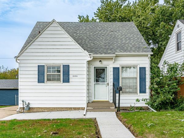 2926 C Avenue NE, Cedar Rapids, IA 52402