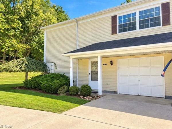 13676 Oakbrook Drive , Unit 3676, North Royalton, OH 44133