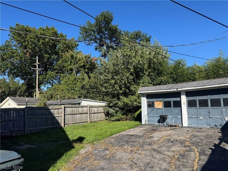 871 Lecona Road, Cleveland Heights, OH 44121 Photo 2