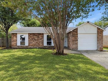 3817 Longmeadow Way, Fort Worth, TX 76133