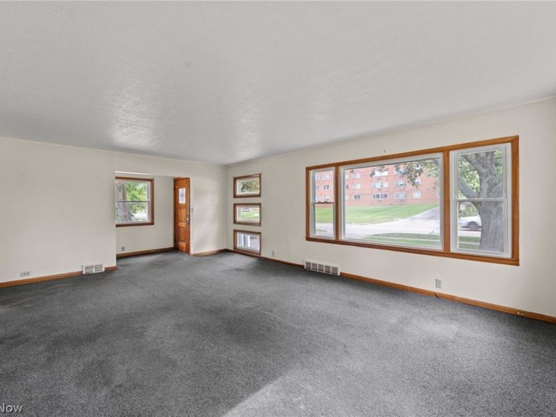 205 Center Road, Bedford, OH 44146 Photo 4