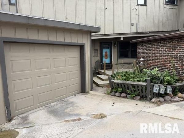 6600 S 6TH Street, Unit 215, Springfield, IL 62703