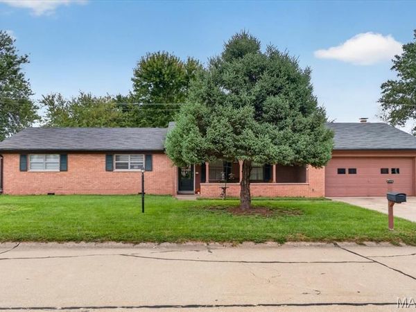 208 Williamsburg Drive , Belleville, IL 62221