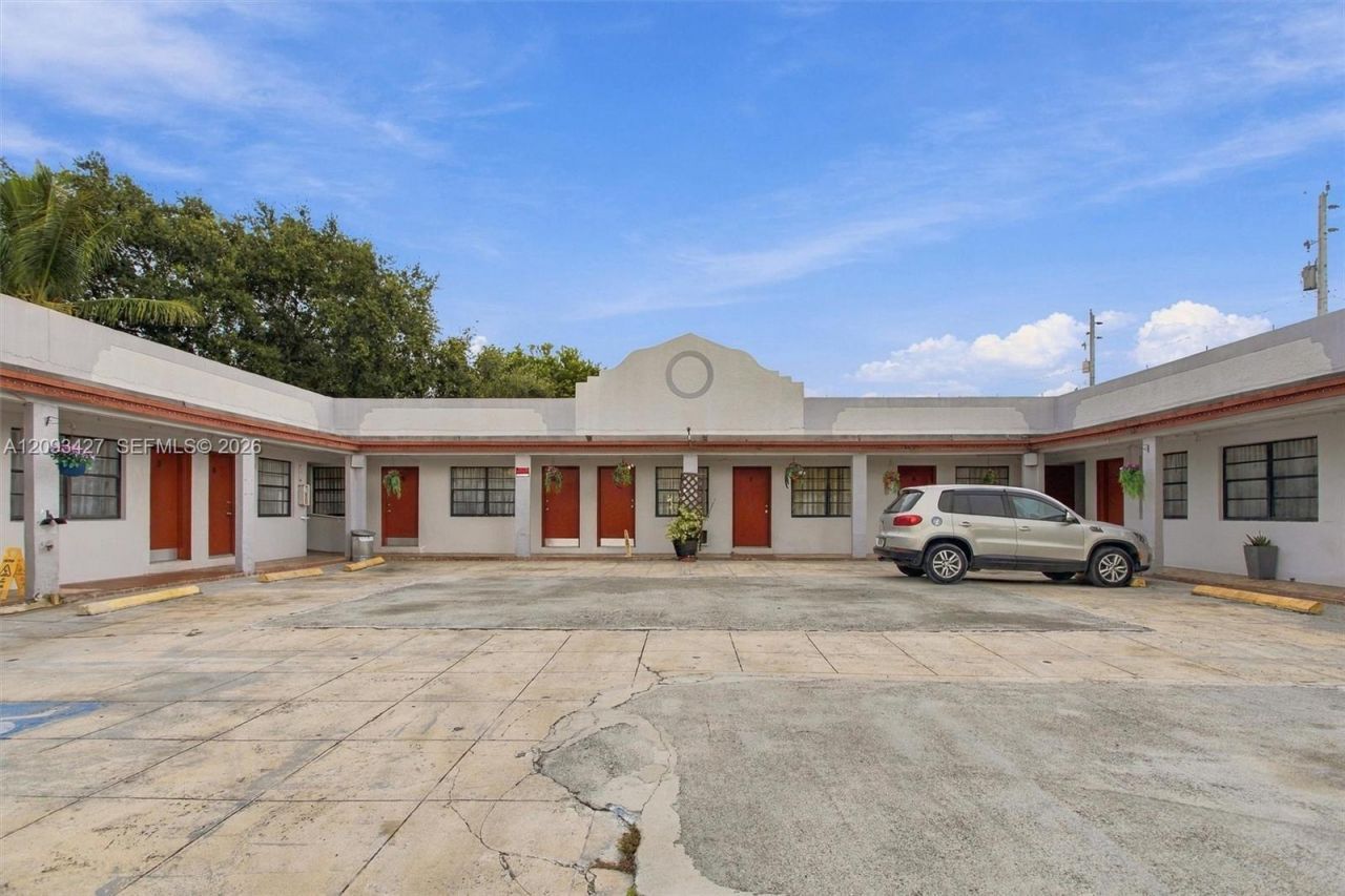 3301 W Flagler St, Miami, FL 33135 Photo