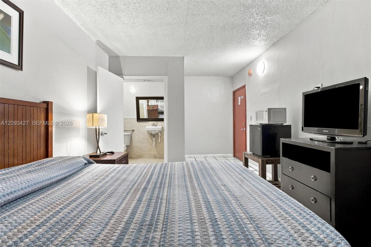 3301 W Flagler St, Miami, FL 33135 Photo