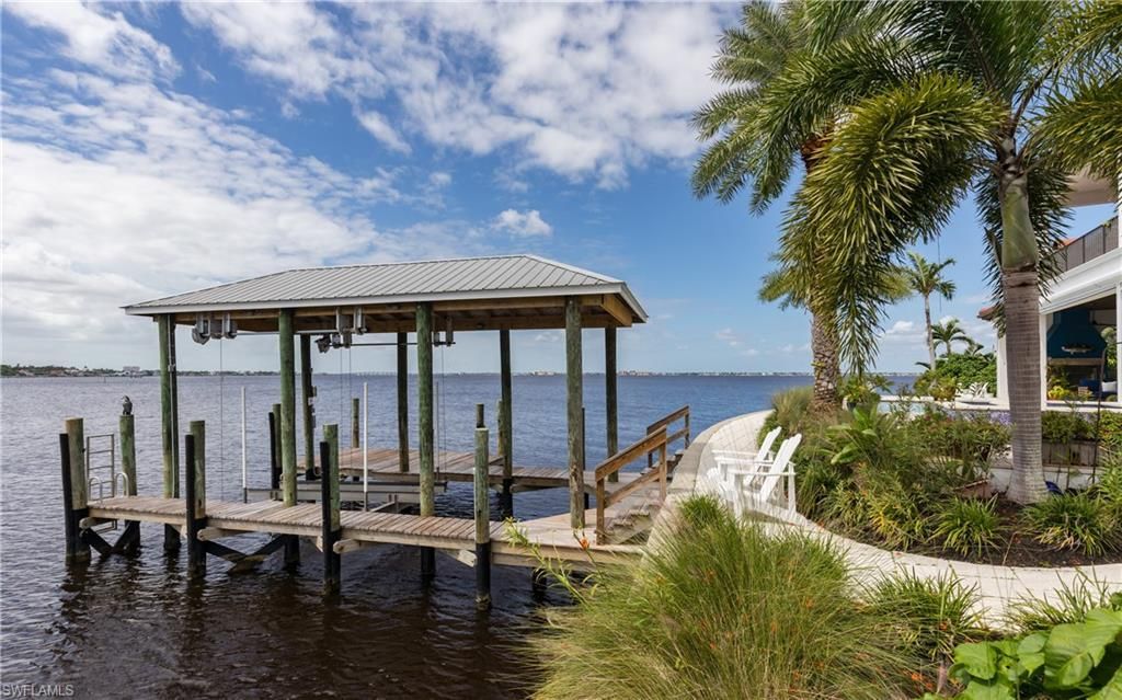911 Aqua Ln , Fort Myers, FL 33919 Photo