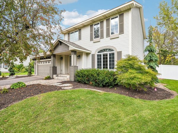 1075 Fallbrook Lane, Woodbury, MN 55125