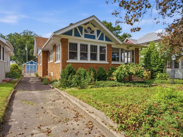 437 49th Street , Moline, IL 61265