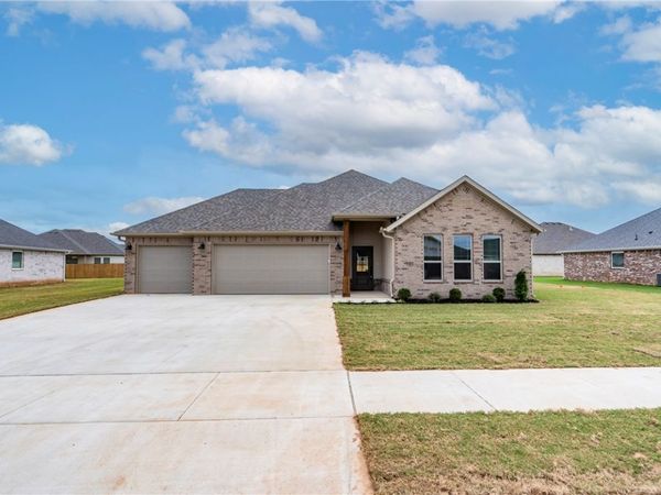 120 Bloodhound Avenue , Farmington, AR 72730