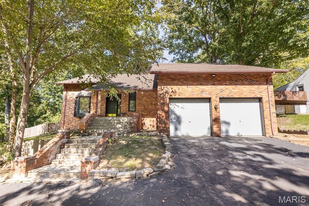 32 Windsor Drive , Belleville, IL 62223 Main Photo