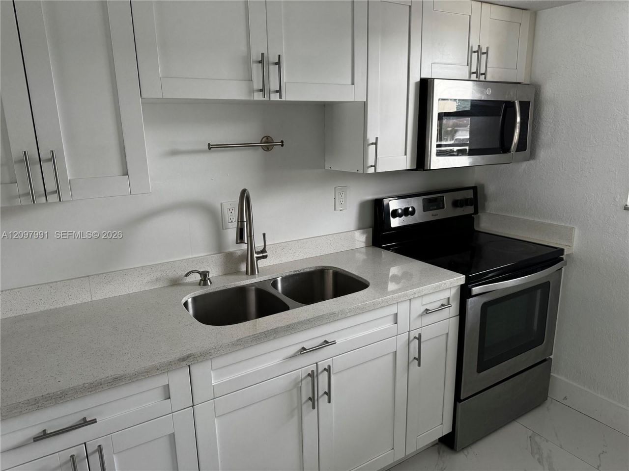 811 W 79th Pl , Unit 811, Hialeah, FL 33014 Photo