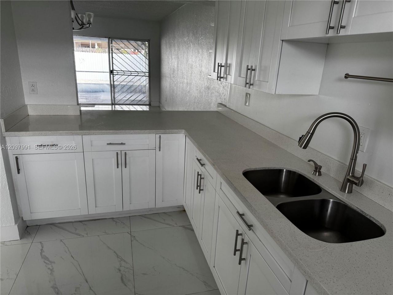 811 W 79th Pl , Unit 811, Hialeah, FL 33014 Photo