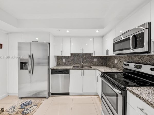 1000 Quayside Ter , Unit 1103, Miami, FL 33138