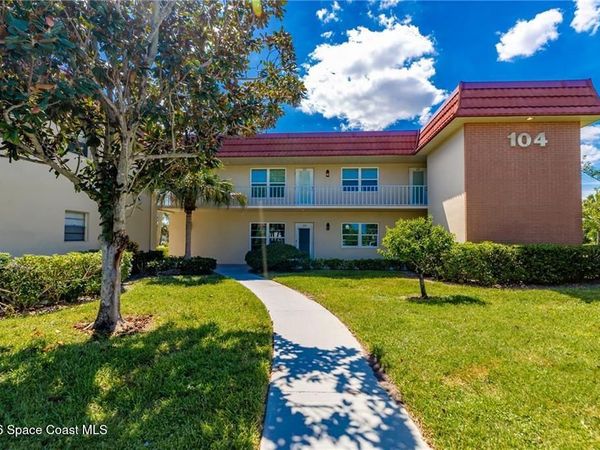 104 Royal Oak Drive, Unit 101, Vero Beach, FL 32962
