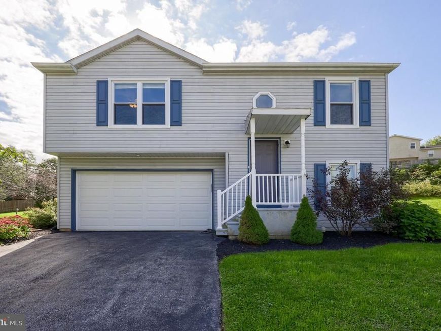8851 Presidents Drive, Hummelstown, PA 17036 Main Photo