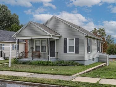 1320 HARDING AVENUE, HERSHEY, PA 17033
