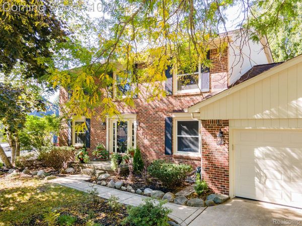25523 Hunt Club Boulevard, Farmington Hills, Mi 48335