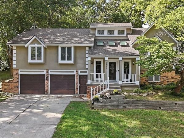 1307 SW Granite Creek Drive, Blue Springs, MO 64015