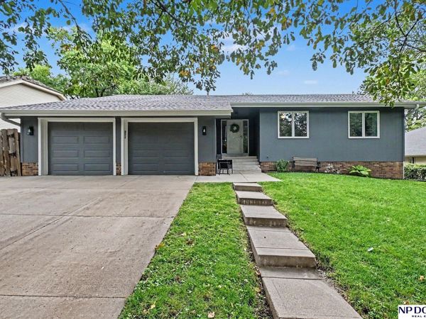 15827 Leavenworth Street, Omaha, NE 68118