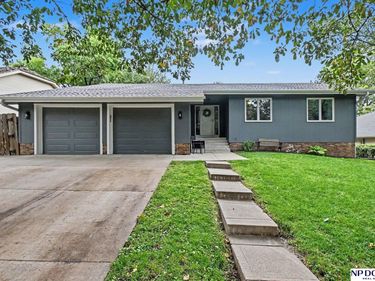 15827 Leavenworth Street, Omaha, NE 68118