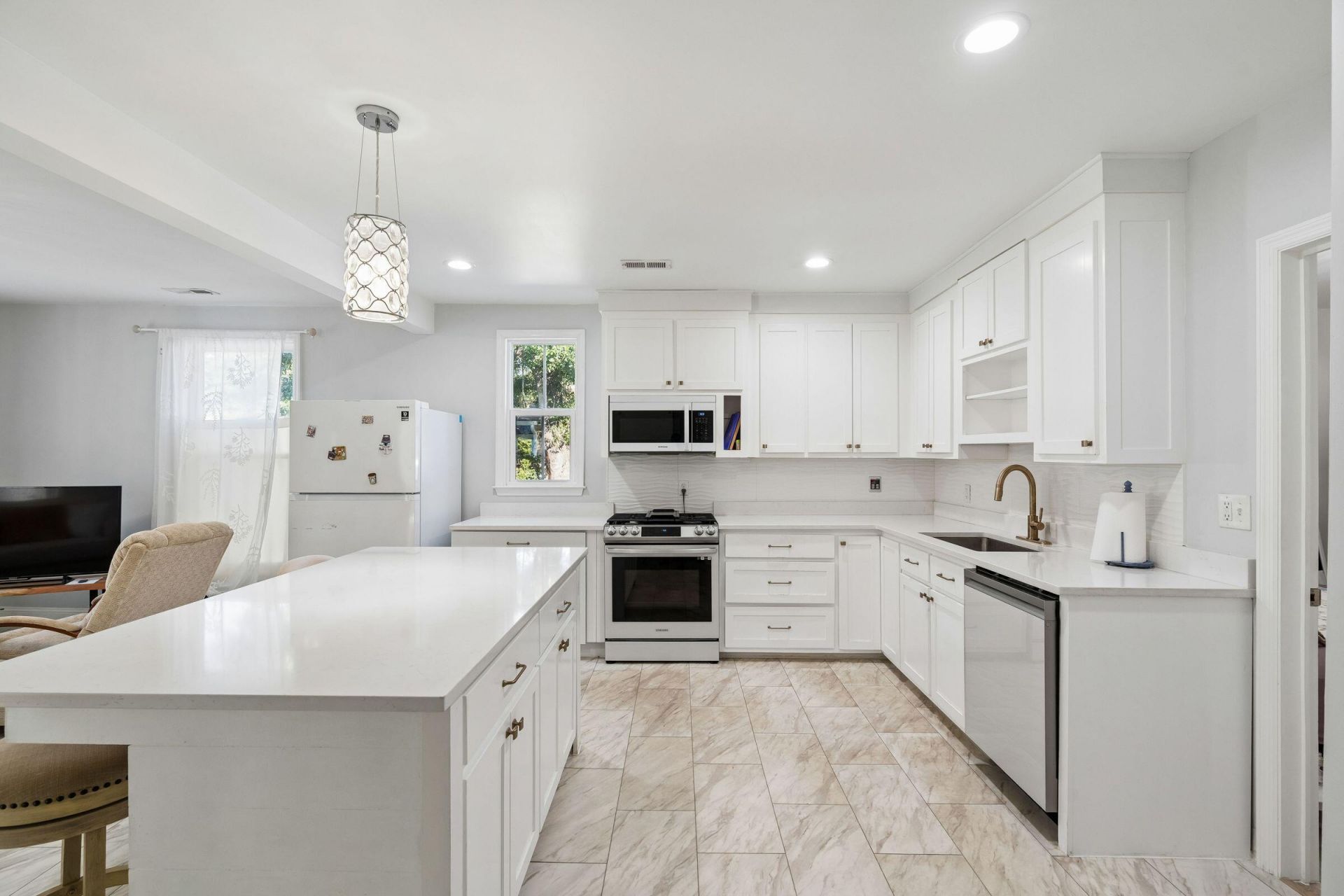 4718 Ivydale Drive Photo 8