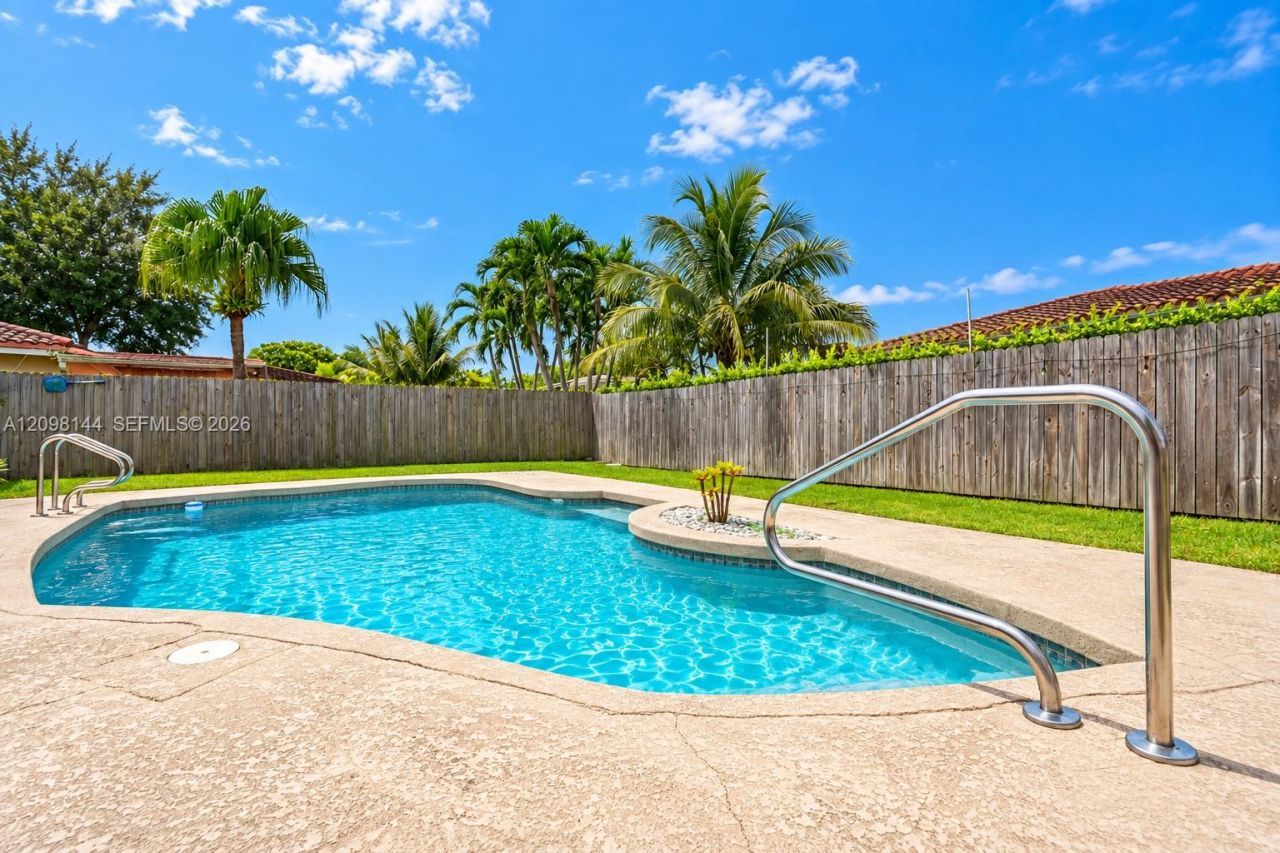 8131 NW 68th Ave , Tamarac, FL 33321 Photo