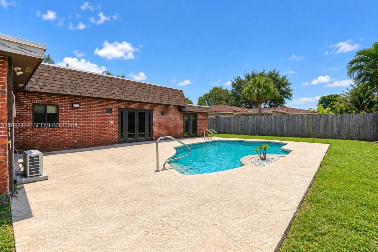 8131 NW 68th Ave , Tamarac, FL 33321 Photo