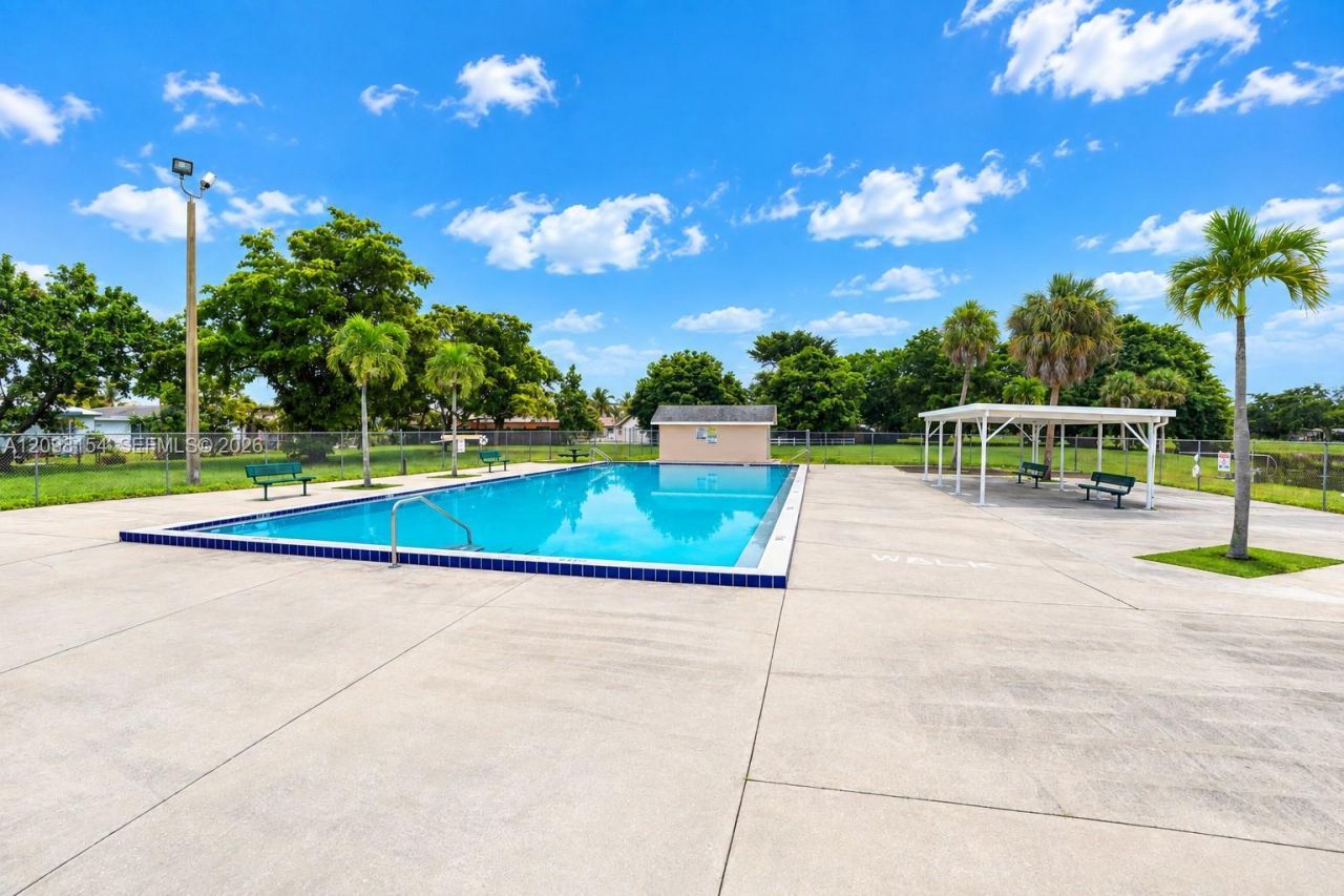 8131 NW 68th Ave , Tamarac, FL 33321 Photo