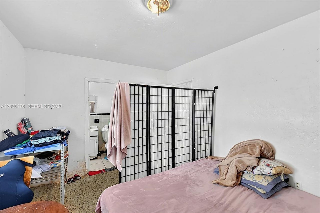 2525 NW 50th St, Miami, FL 33142 Photo