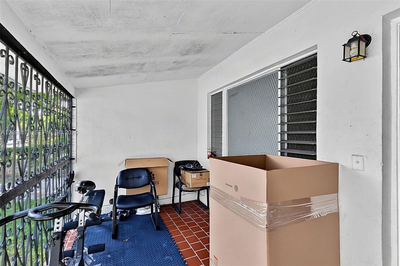 2525 NW 50th St, Miami, FL 33142 Photo