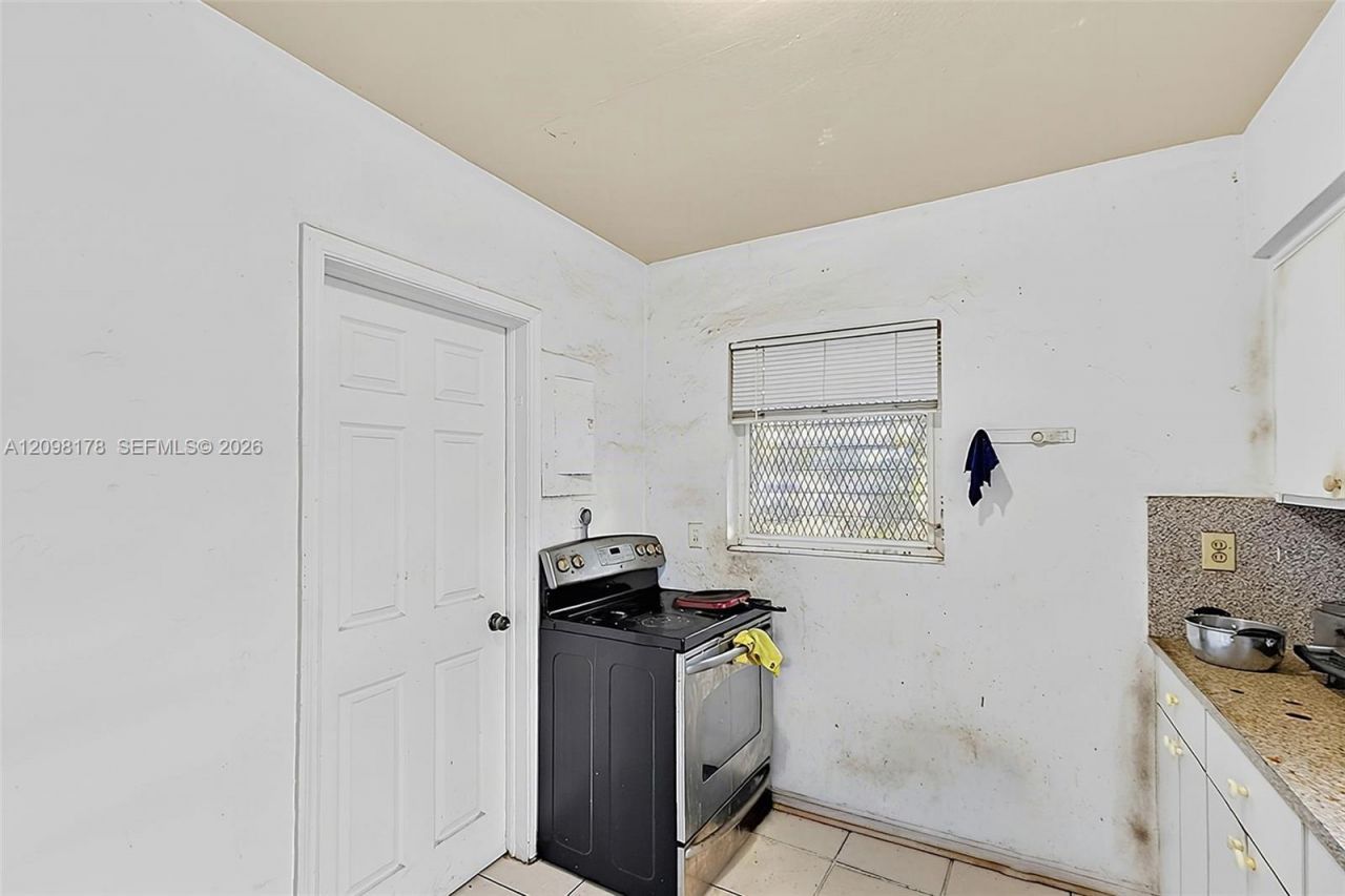 2525 NW 50th St, Miami, FL 33142 Photo