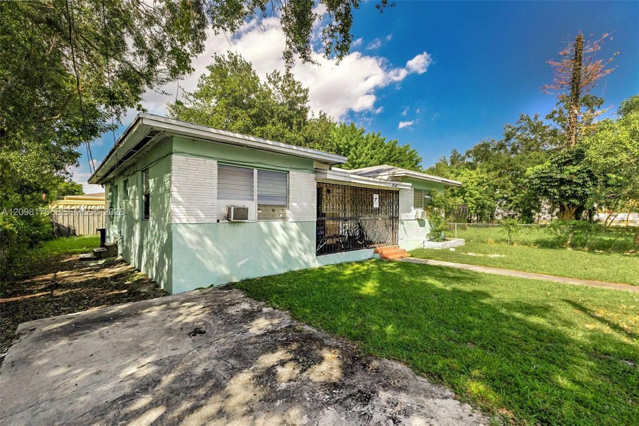 2525 NW 50th St, Miami, FL 33142 Photo