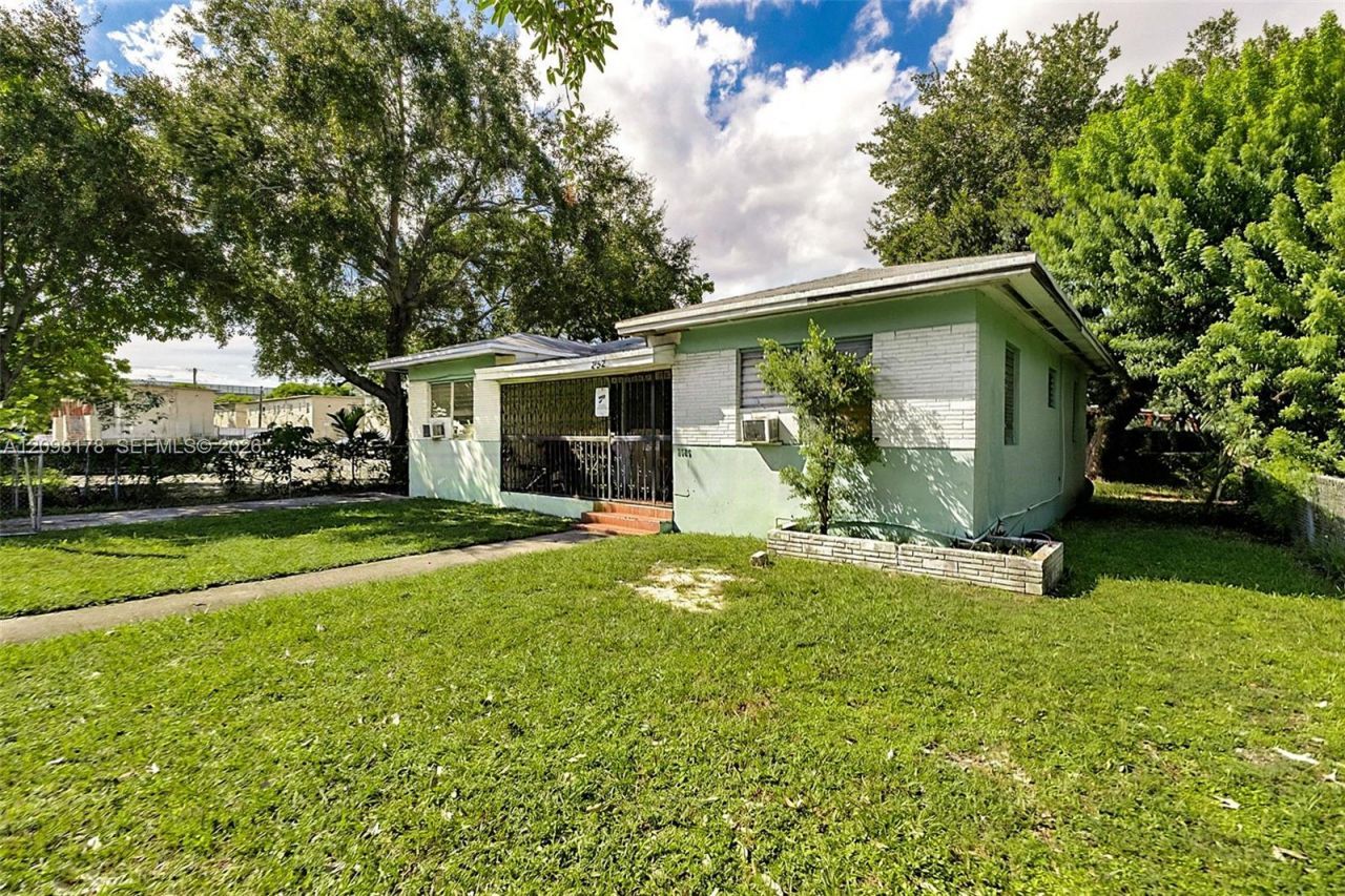 2525 NW 50th St, Miami, FL 33142 Photo