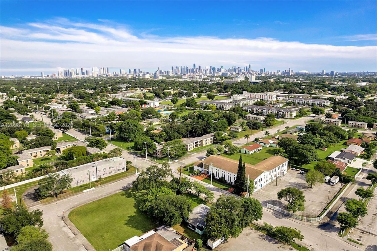 2525 NW 50th St, Miami, FL 33142 Photo