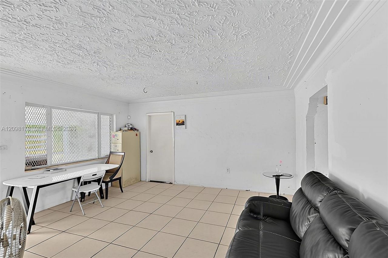 2525 NW 50th St, Miami, FL 33142 Photo