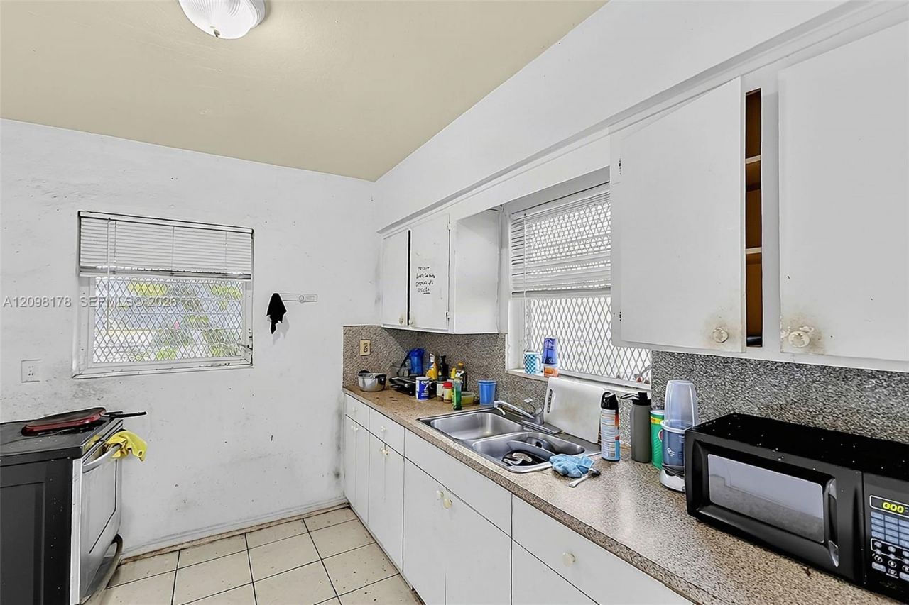 2525 NW 50th St, Miami, FL 33142 Photo