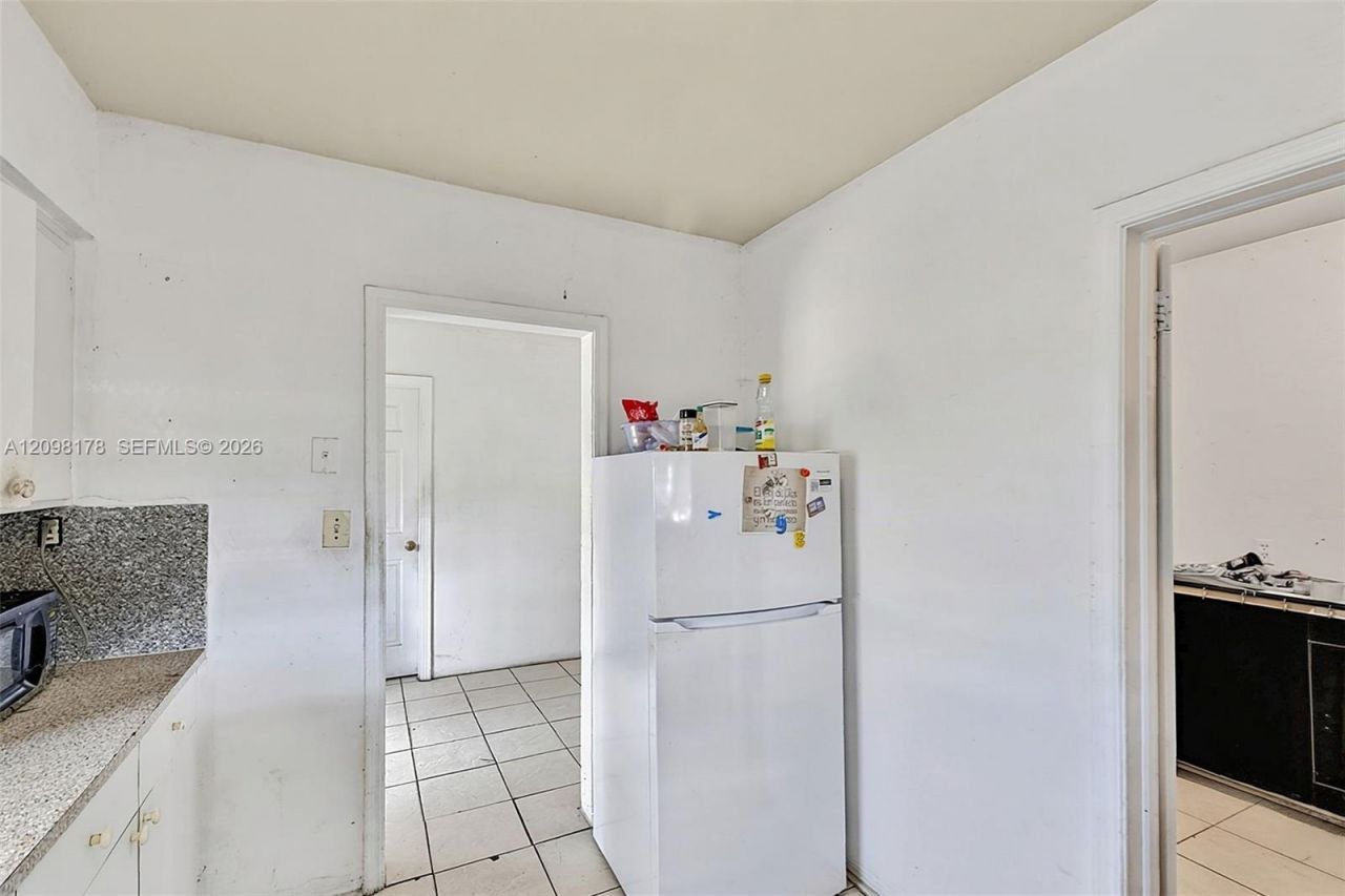 2525 NW 50th St, Miami, FL 33142 Photo