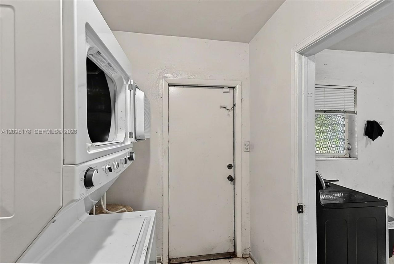 2525 NW 50th St, Miami, FL 33142 Photo