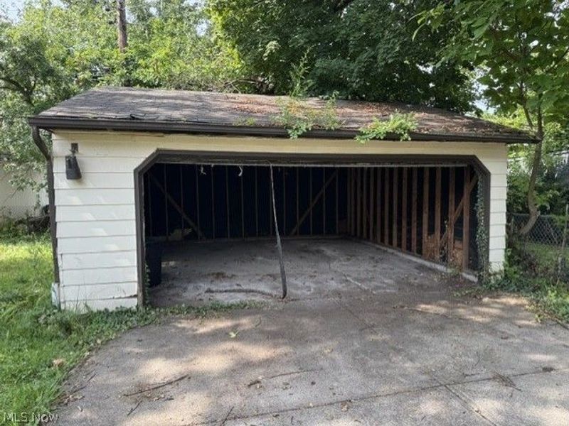 990 Pembrook Road, Cleveland Heights, OH 44121 Photo 3