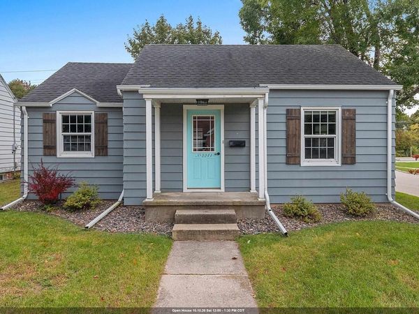 2241 LA FOLLETTE AVENUE, Manitowoc, WI 54220