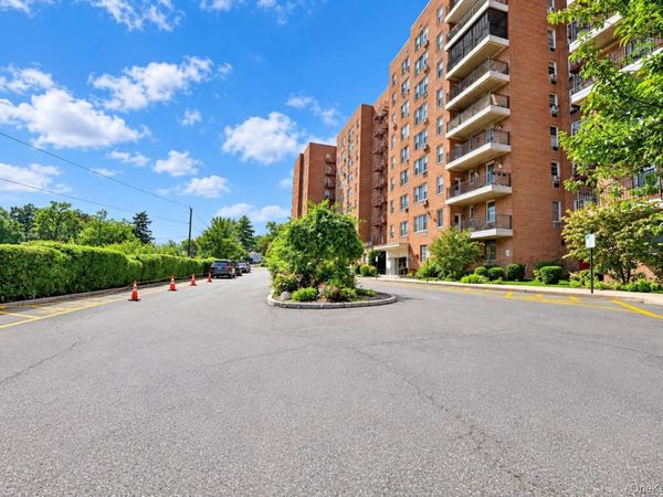 245 Rumsey Road, Unit 8R, Yonkers, NY 10701