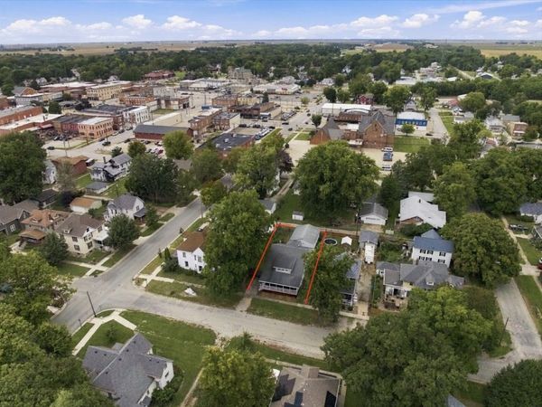 311 E Jefferson Street , Clinton, IL 61727
