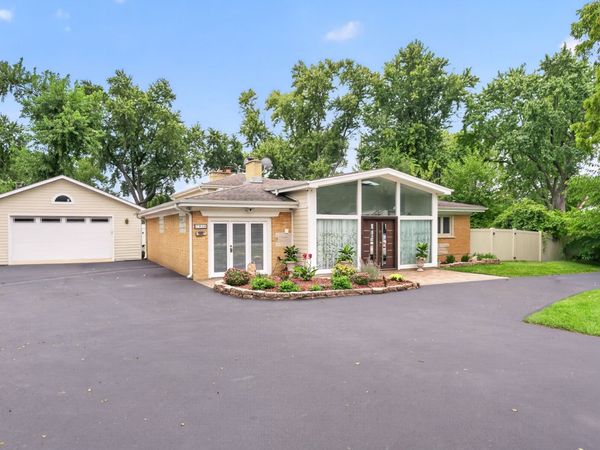 17W041 Deerpath Road, Bensenville, IL 60106